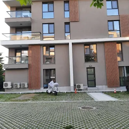 Deluxe 5 سينتس قسطنطين وهيلينا