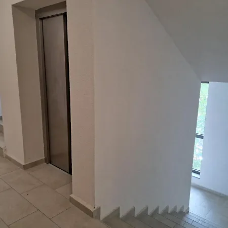 Deluxe 5 سينتس قسطنطين وهيلينا